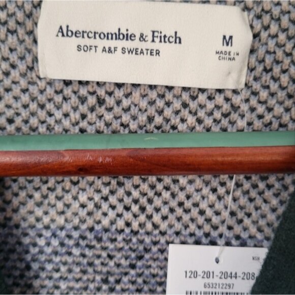 New Abercrombie & Fitch Medium, Soft Sweater Cardigan. - Picture 3 of 9